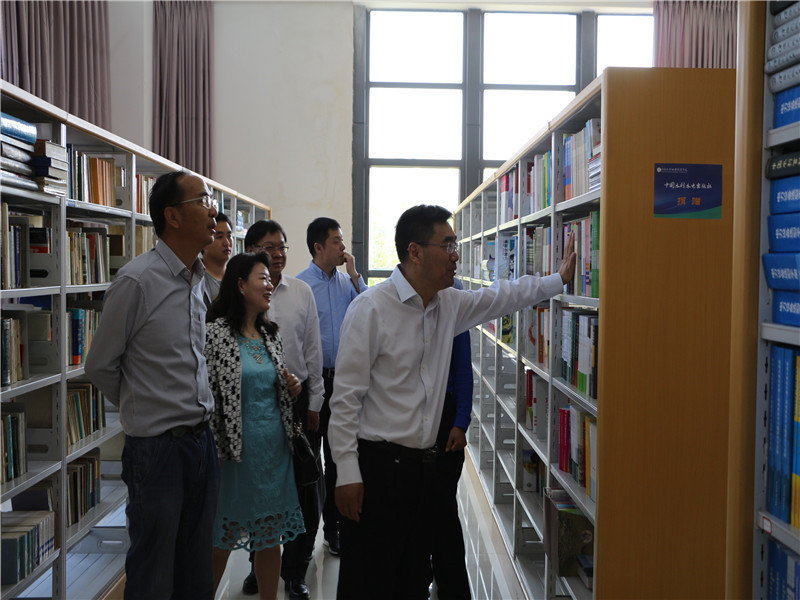 查看捐贈圖書.JPG 查看捐贈圖書.JPG