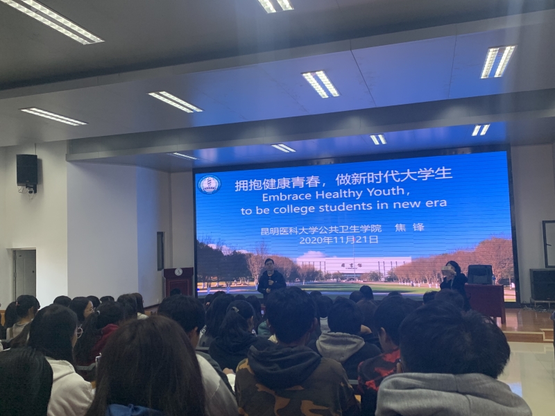 焦老師為學生培訓.jpg 焦老師為學生培訓.jpg