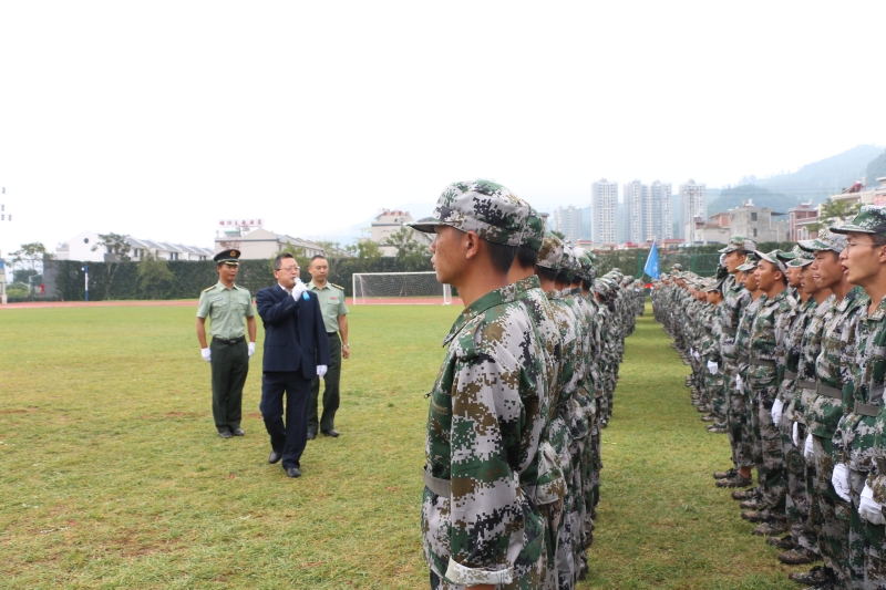 院長耿鴻江檢閱2019級新生.jpg