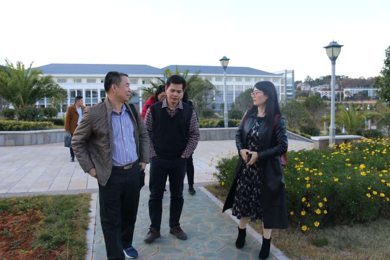 全體教師參觀校園.JPG 全體教師參觀校園.JPG
