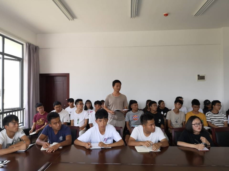 學生代表發言2.jpg 學生代表發言2.jpg