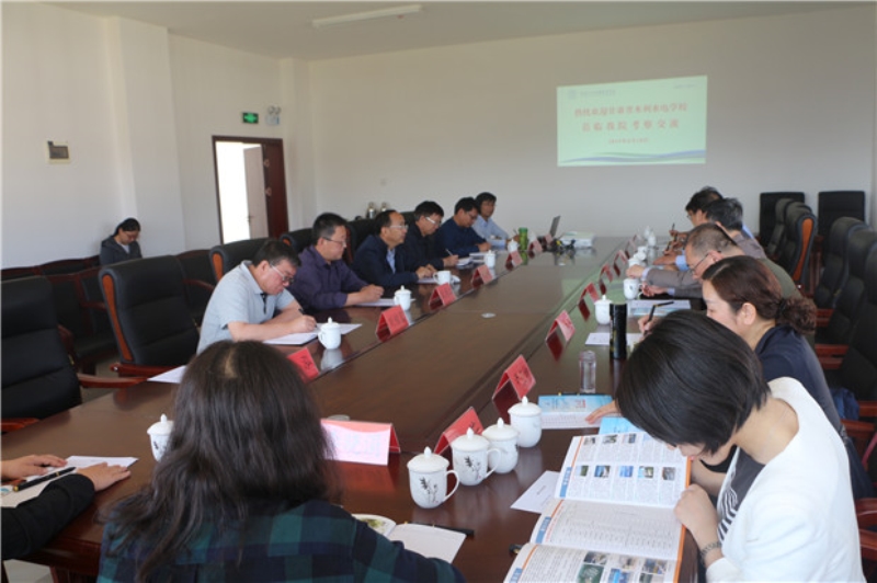 召開座談會.JPG 召開座談會.JPG