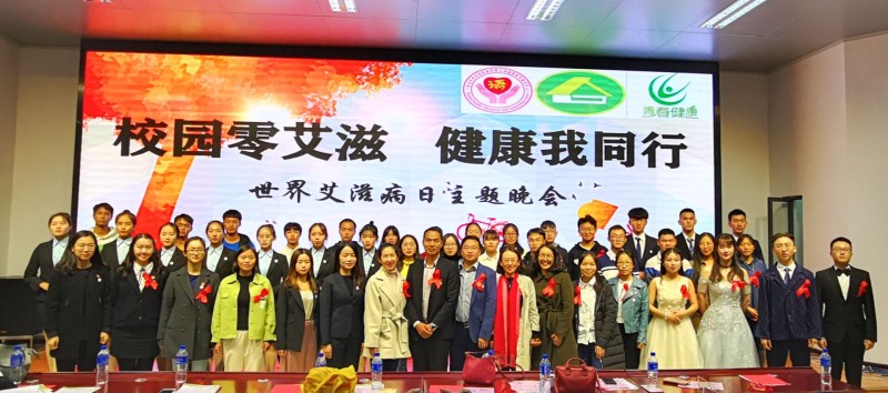晚會合影留念.jpg 晚會合影留念.jpg