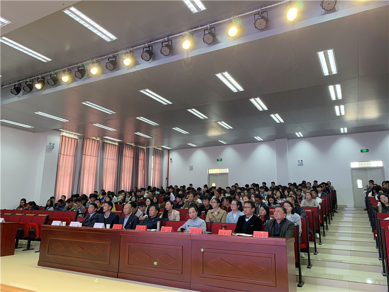 認真聆聽培訓的師生代表.jpg 認真聆聽培訓的師生代表.jpg